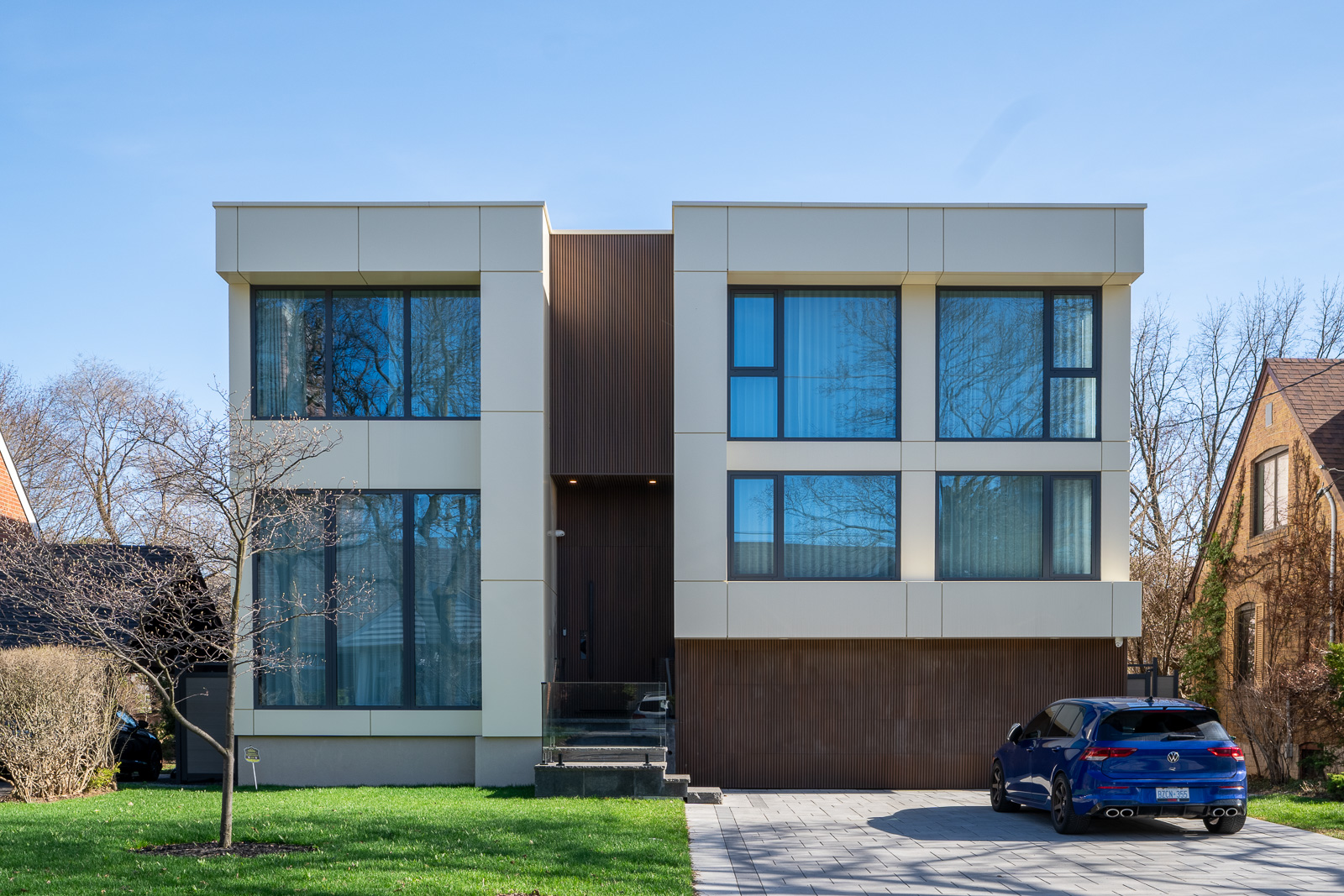 23 Granlea Rd modern residential facade in North York with ETT Tan ACM panels and CladMart Rosewood fluted composite panels.